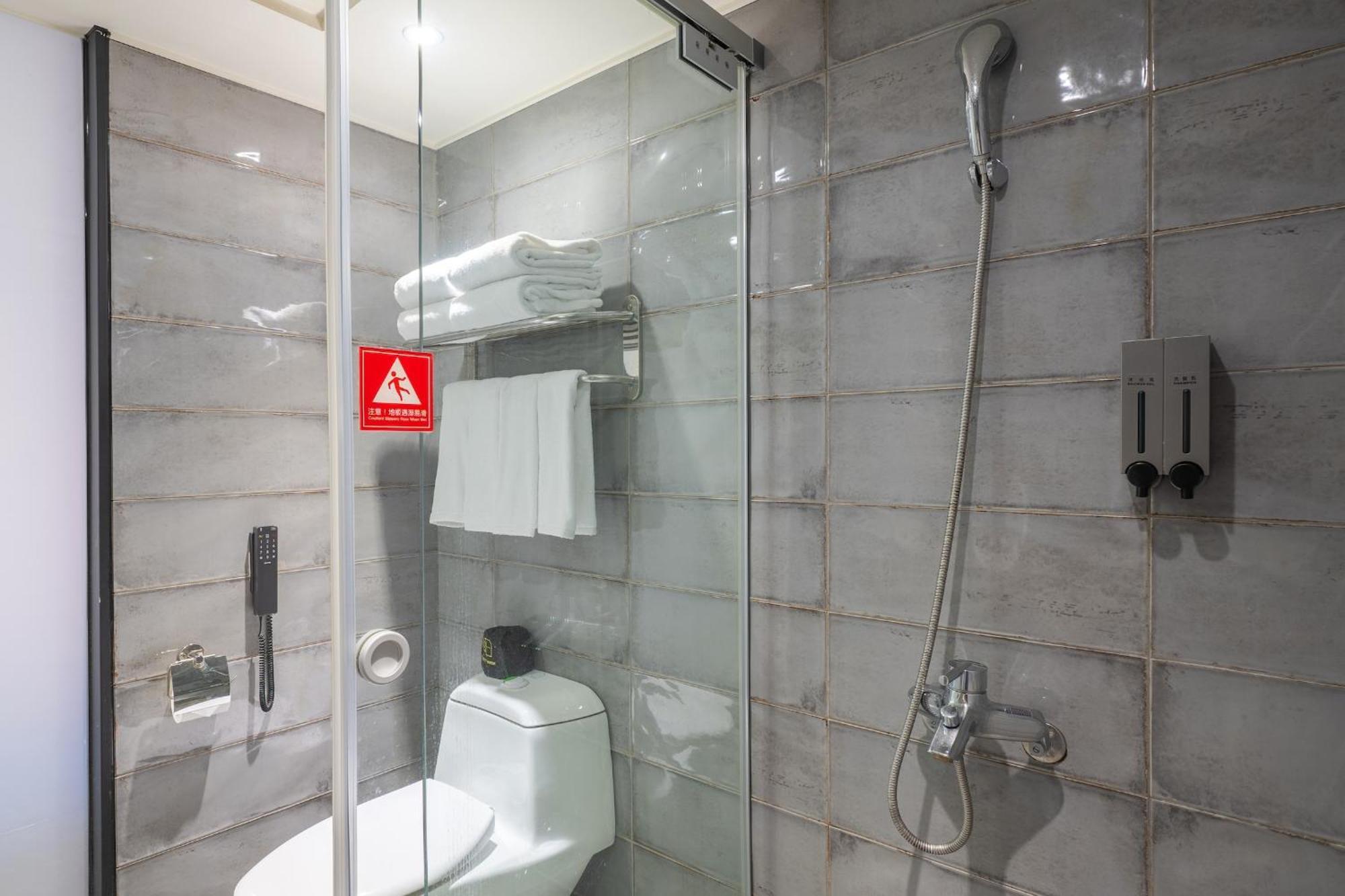 Check Inn Taichung Wenxin Zhongqing מראה חיצוני תמונה