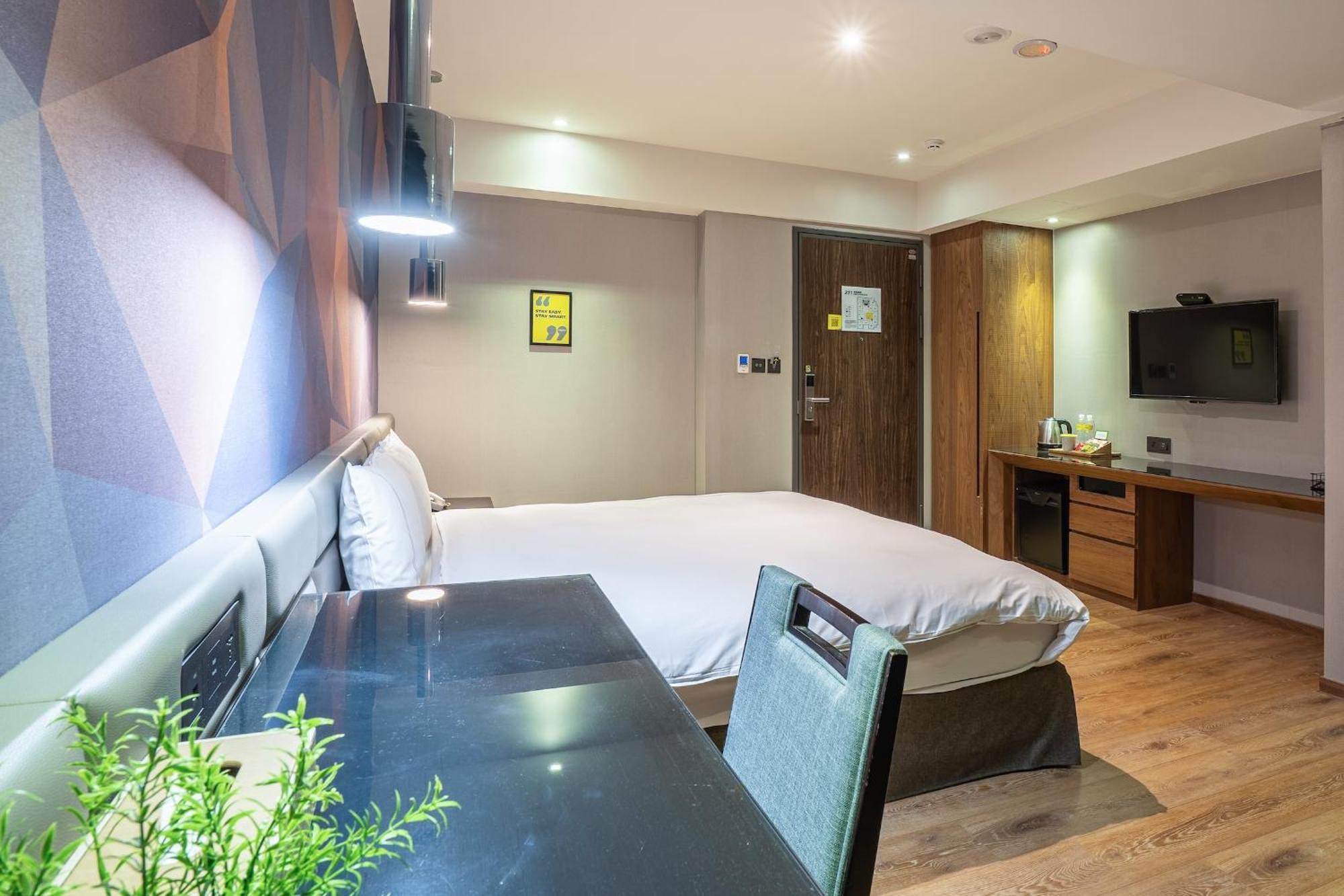 Check Inn Taichung Wenxin Zhongqing מראה חיצוני תמונה