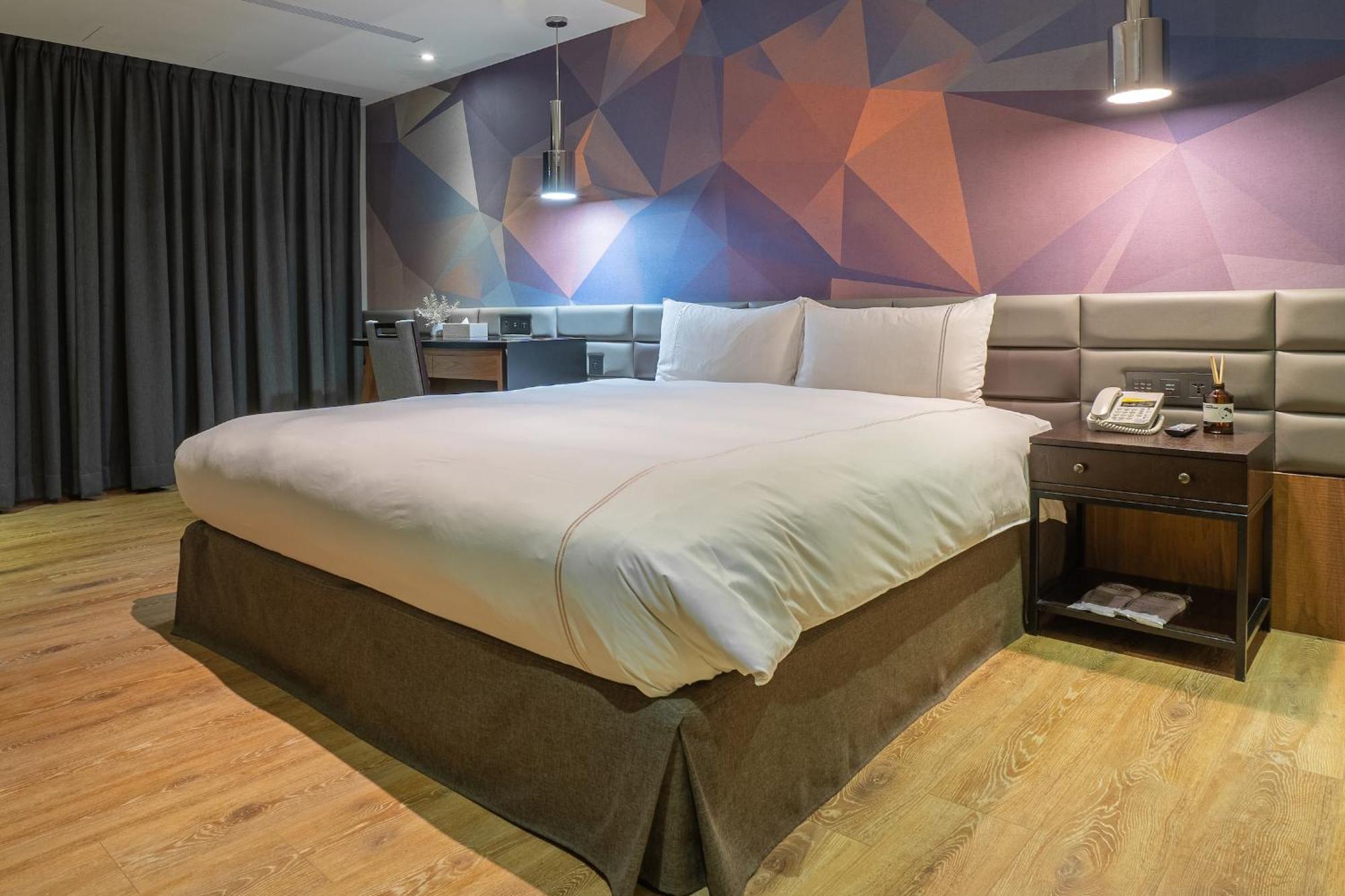 Check Inn Taichung Wenxin Zhongqing מראה חיצוני תמונה