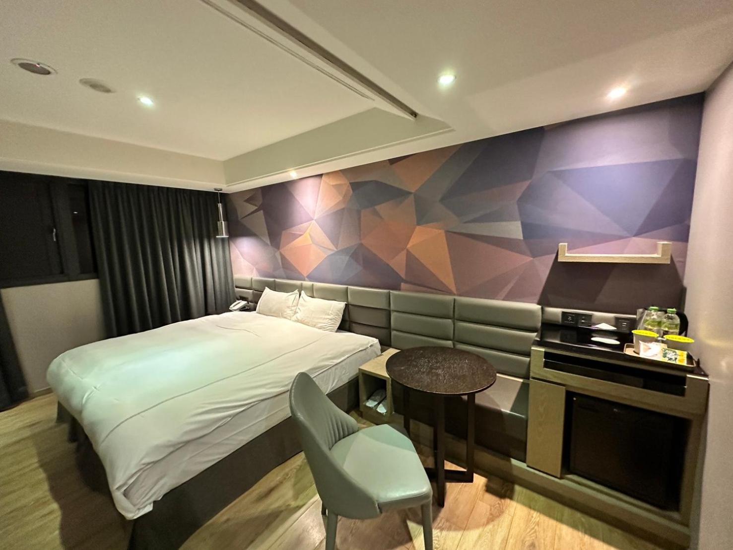 Check Inn Taichung Wenxin Zhongqing מראה חיצוני תמונה