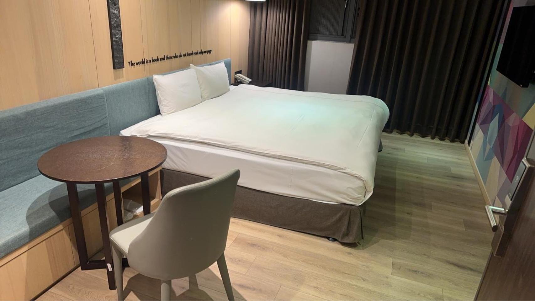 Check Inn Taichung Wenxin Zhongqing מראה חיצוני תמונה